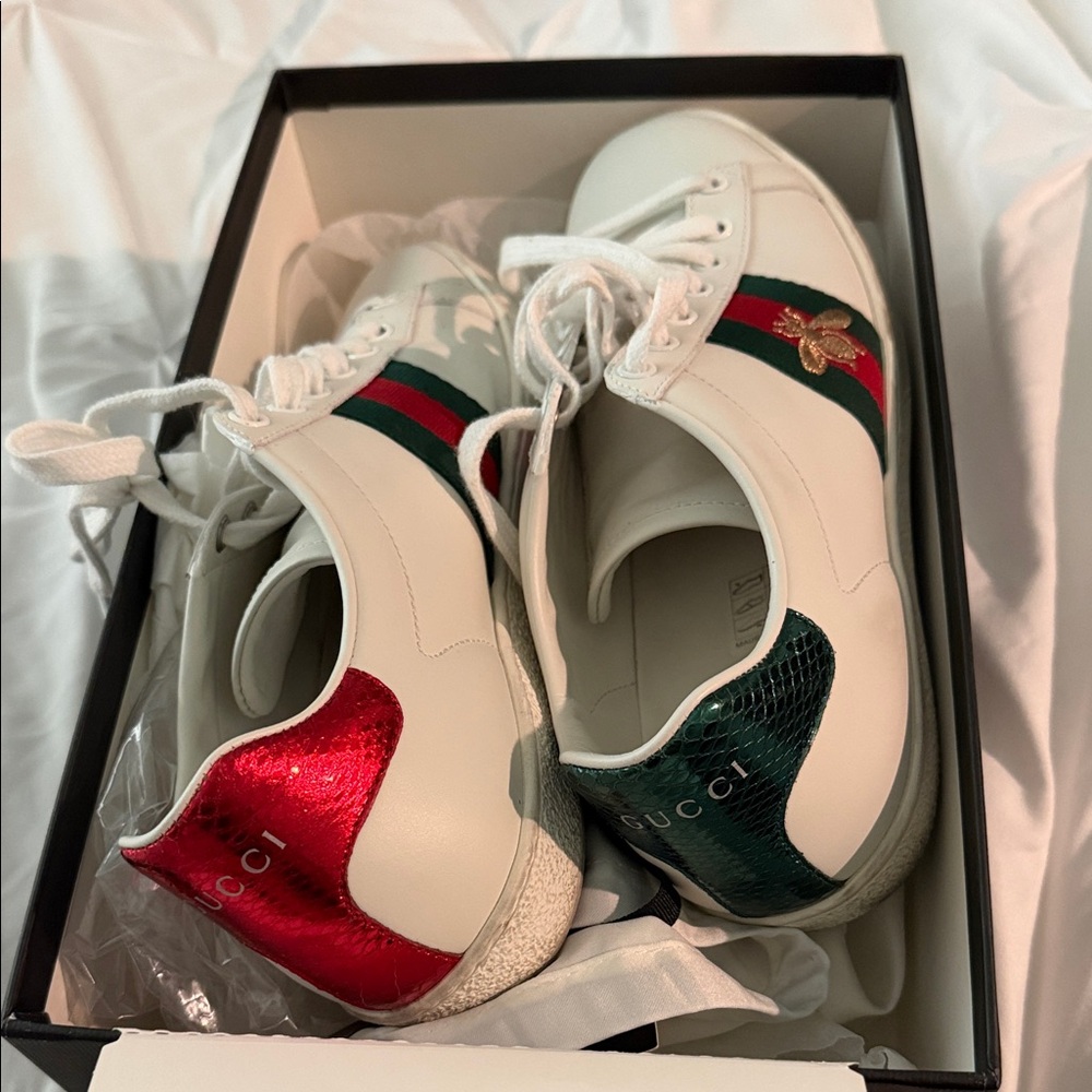Gucci White Leather Sneakers with Red and Green Stripes
